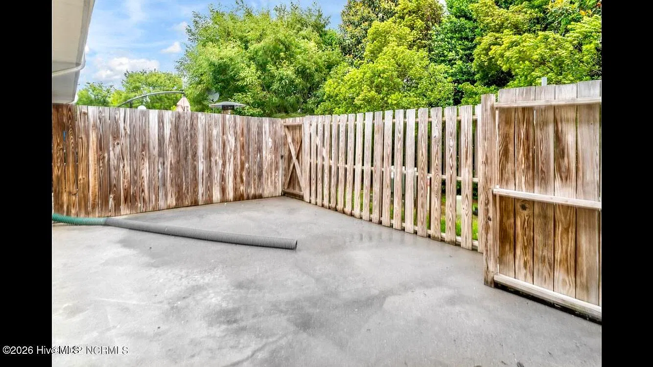 2 bed, 2.5 bath, $1,150 — Photo 4