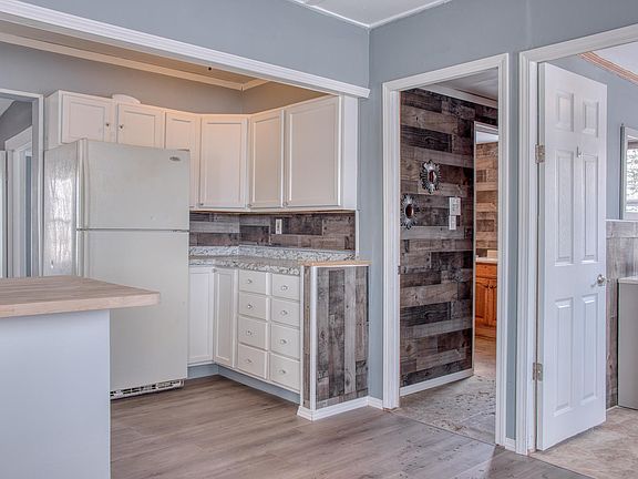 5th image of 1201 N Kerby Rd