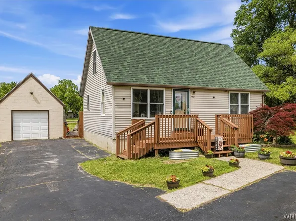 995 Saunders Sett Rd, Lewiston, NY 14092