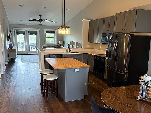 2nd image of 600 Reed Ave