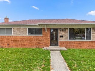 26612 Ridgefield Ave, Warren, MI 48089