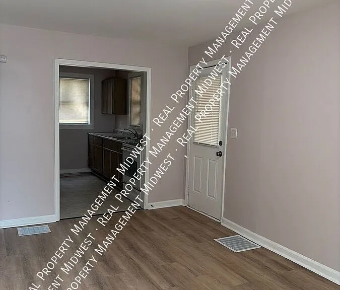 2504 Forest Home Ave — Photo 6