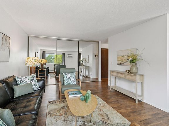 5th image of 333 8th St SE APT 209