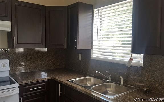 3rd image of 1370 NE 119th St #137008