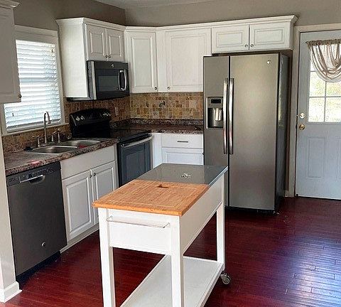 2nd image of 3815 Clinton Ave