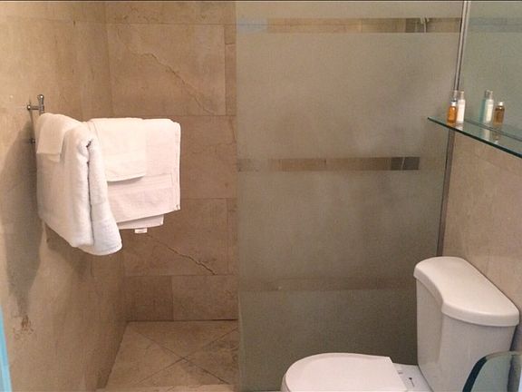 5th image of 612 15th St APT 10