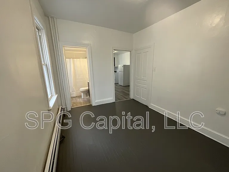 932 W Princess St — Photo 6