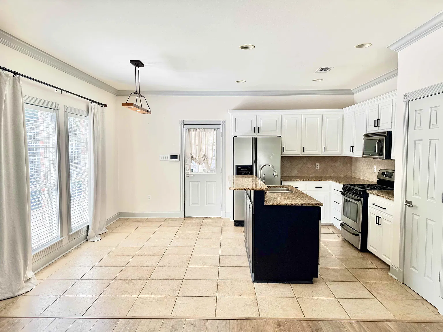 ba **10327 Springvalley Avenue** - 1 — Photo 3