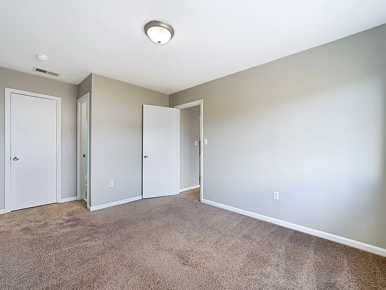 612 Madison St #12 — Photo 8