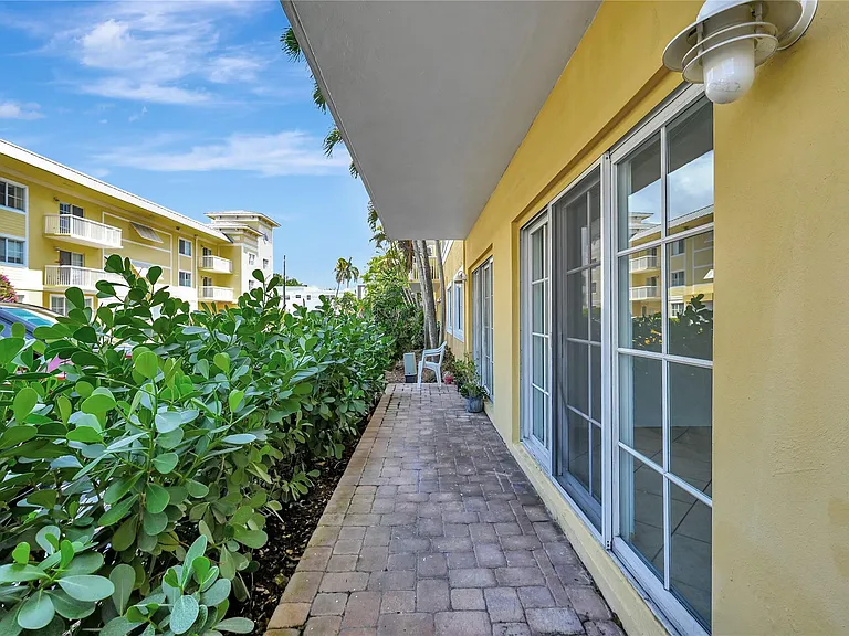 1515 E Broward Blvd #126 — Photo 33