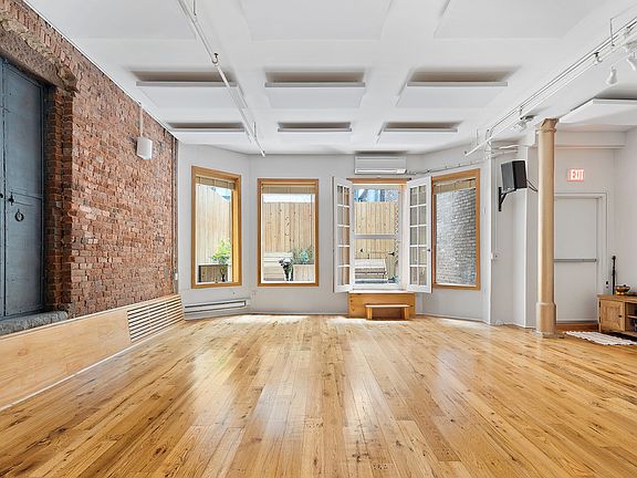3rd image of 6 W 14th St Suite 2