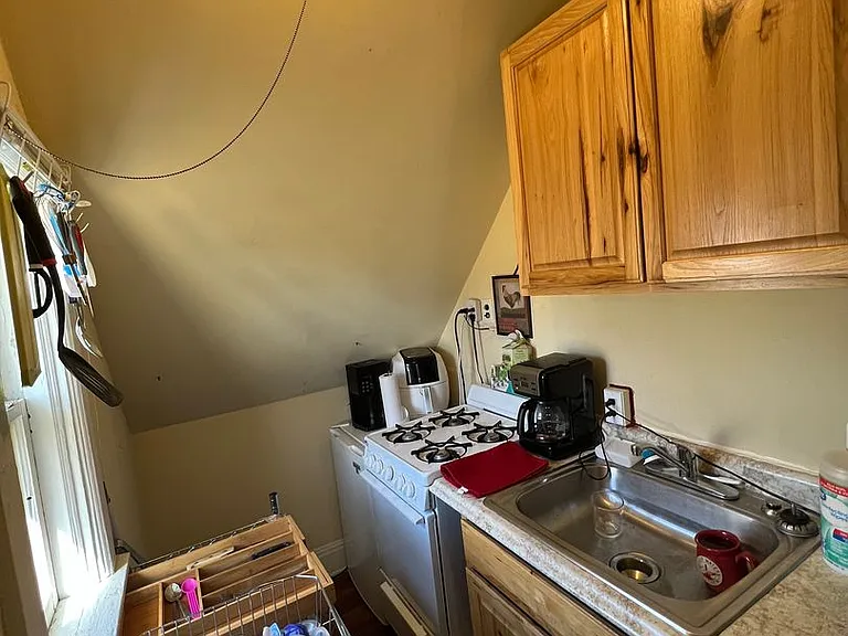 1317 E 2nd St — Photo 9