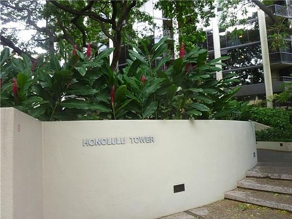 Honolulu Towers centrally located downtown