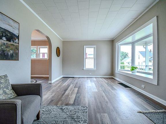 5th image of 613 S Highland Ave