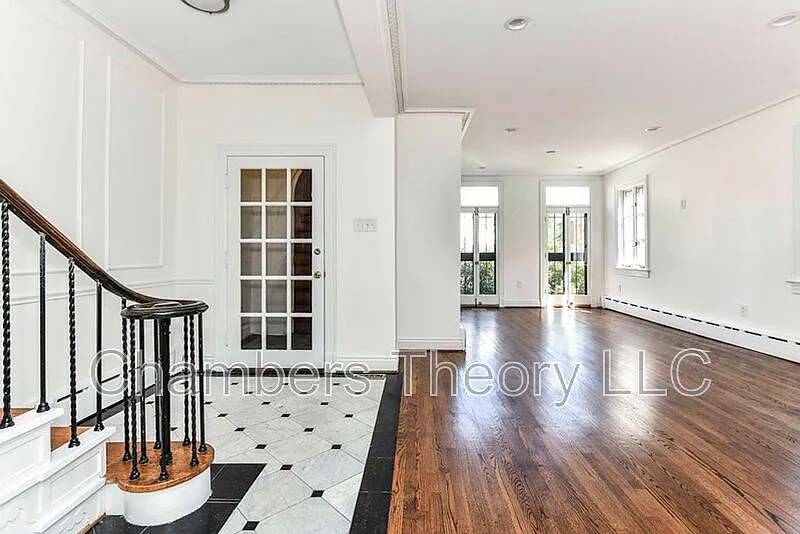 5 bed, 3.0 bath, 3500 sqft, $8,750 — Photo 2