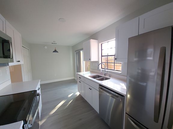 5th image of 3368 River View Way #50