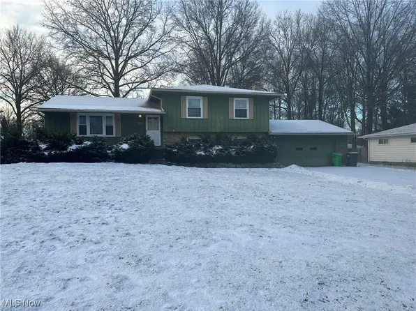 97 W Howe Rd, Tallmadge, OH 44278