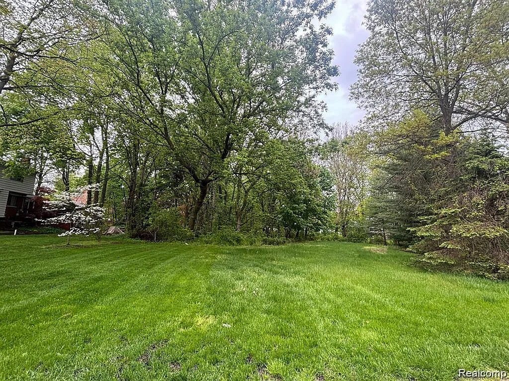 5961 Woodmire Dr photo 1