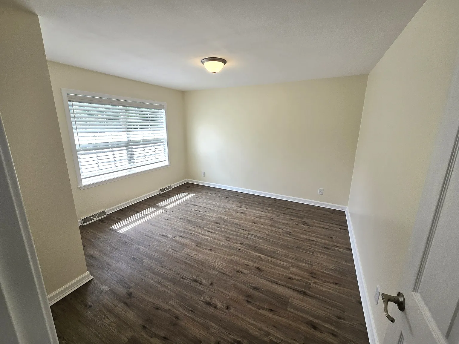2 bed, 1352 sqft, $2,100 — Photo 2