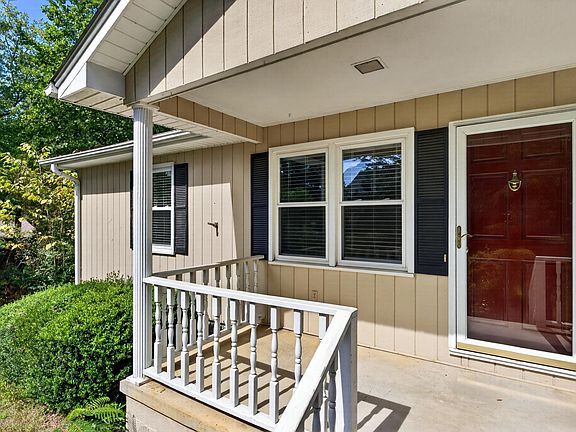 4th image of 403 Red Bird Ln