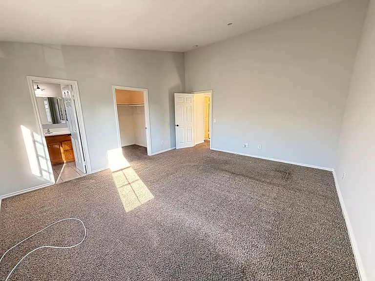 5762 Rostrata Ave — Photo 32
