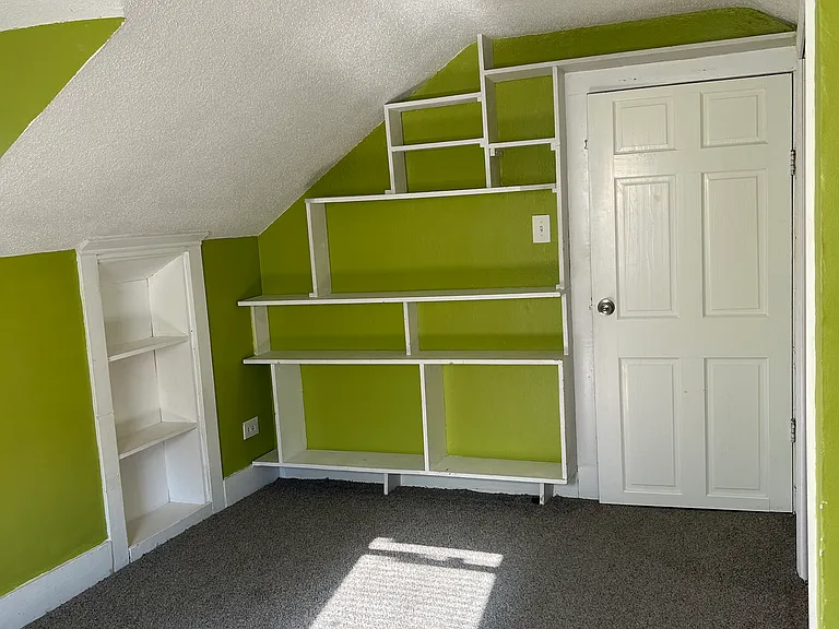 557 Emerson Dr — Photo 13
