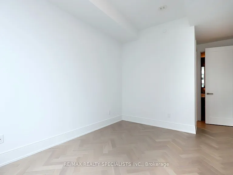 455 Wellington St W #704 — Photo 30