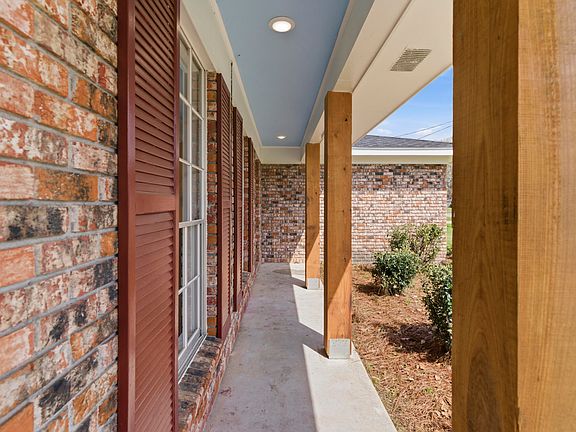 3rd image of 306 W Ray Dr