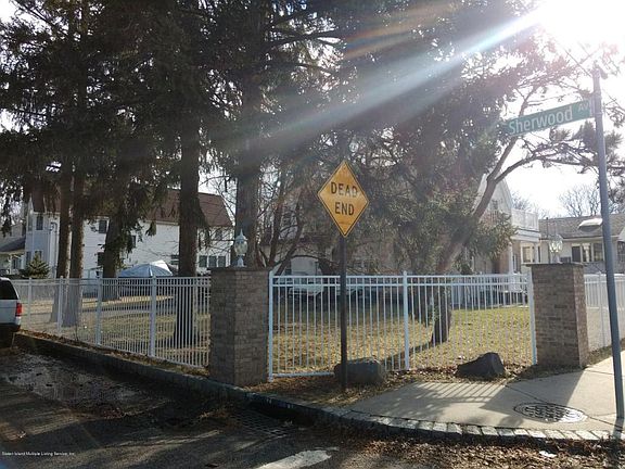 3rd image of 319 Sharrott Ave