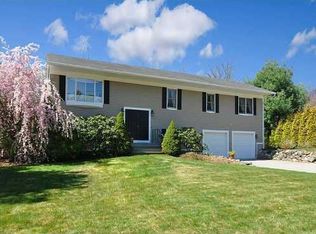 26 Hillcrest Dr, Cranston, RI 02921