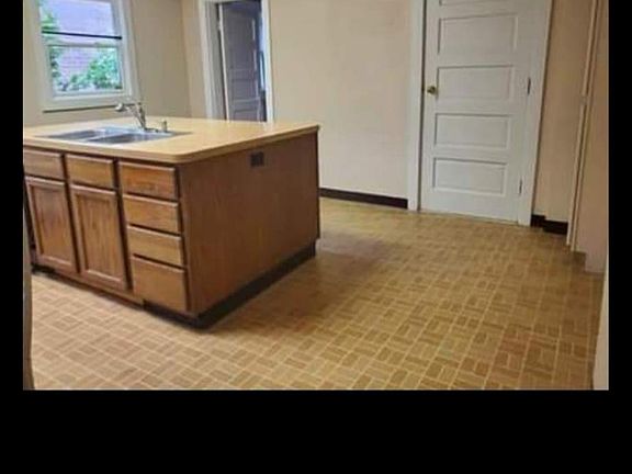 4th image of 5504 N College Ave