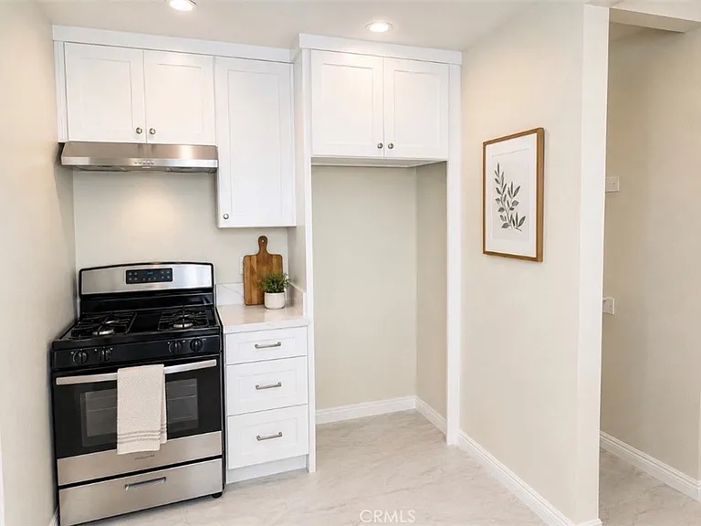 716 Fischer St — Photo 4