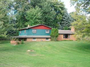418 W Main St, North Adams, MI 49262