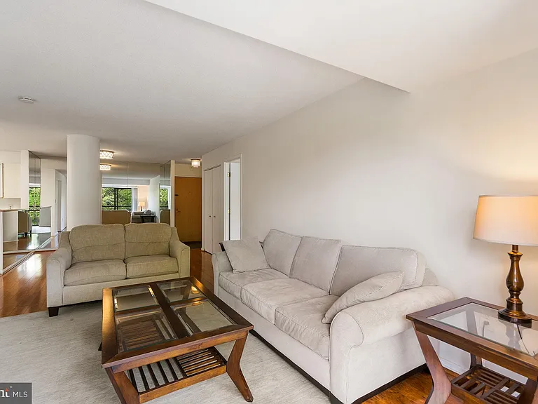2111 Wisconsin Ave NW #203 — Photo 4