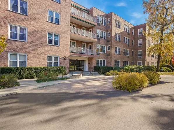 2 Putnam Hill Road #4D, Greenwich, CT 06830