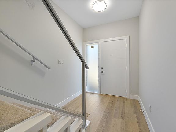 3rd image of 996 Citation Rd