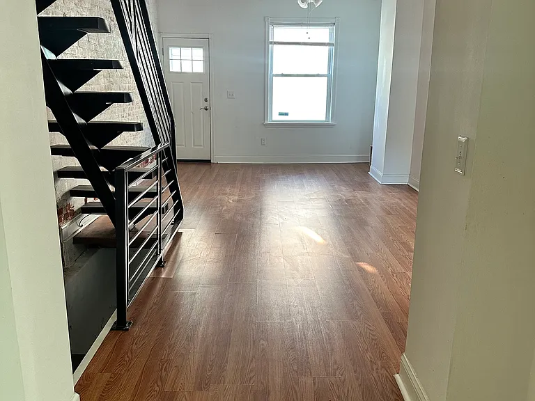 2304 E Albert St — Photo 7