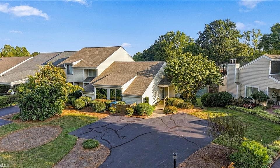 1st image of 128 Golfview Dr