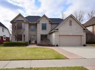 18516 Ranier Dr, Macomb, MI 48042