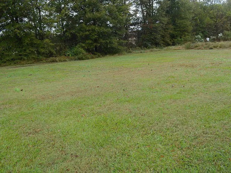 143 Simmons Dr — Photo 32