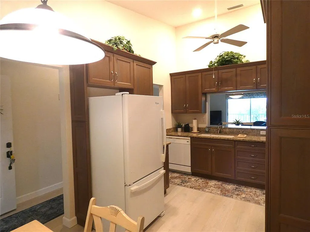 2 bed, 2.0 bath, 1106 sqft, $5,500 — Photo 3