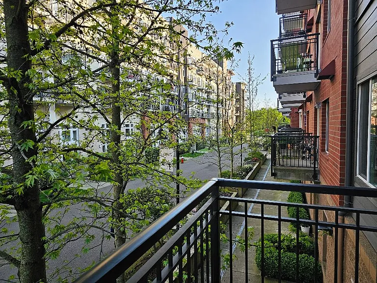 1015 Railroad Ave #219 — Photo 9