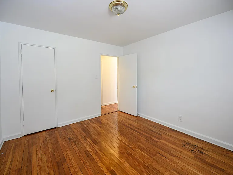 Oakmont Park Apartments — Photo 13