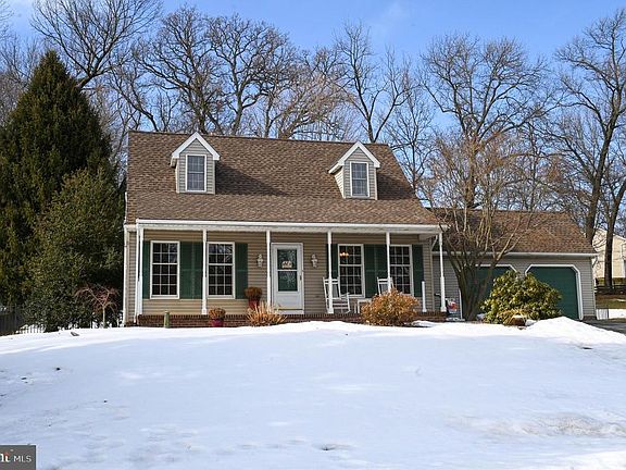 3rd image of 15 N Shaffer Dr