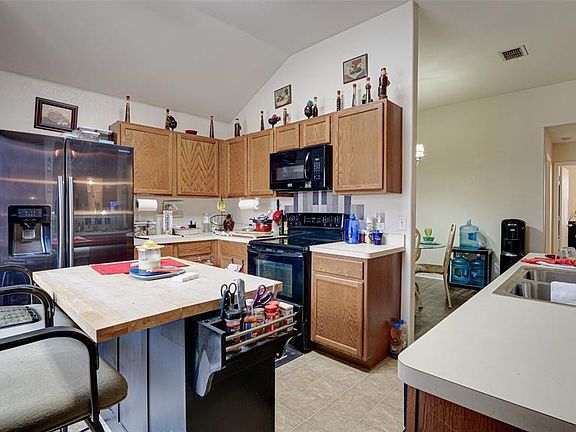 5th image of 927 Silver Sage Dr