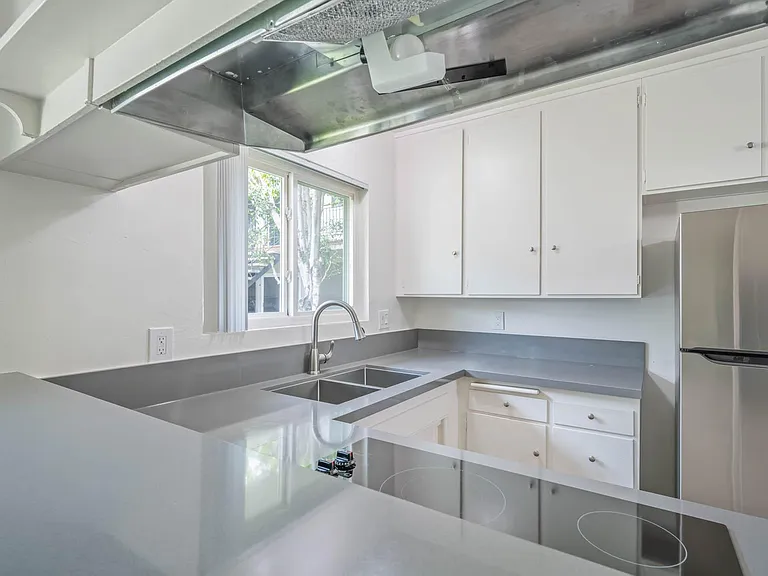 1130 Marine Avenue — Photo 11