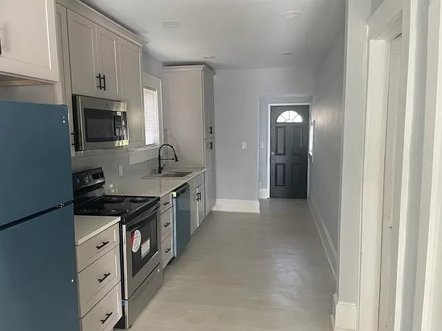 3 bed, 1332 sqft, $2,400 — Photo 4