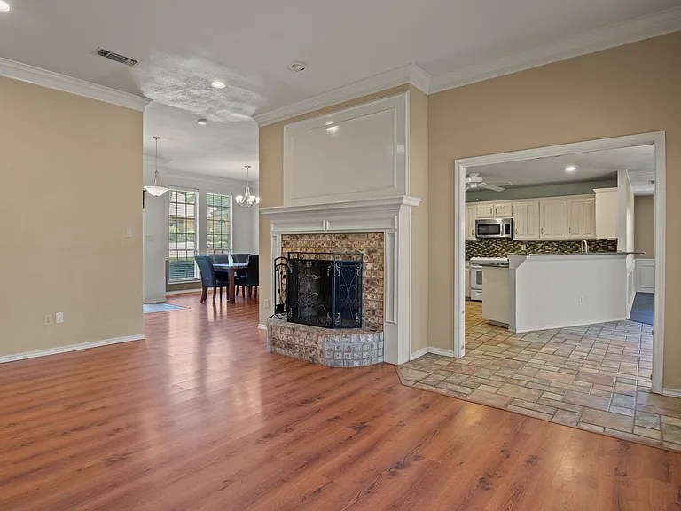 3715 Dahlia Dr — Photo 4