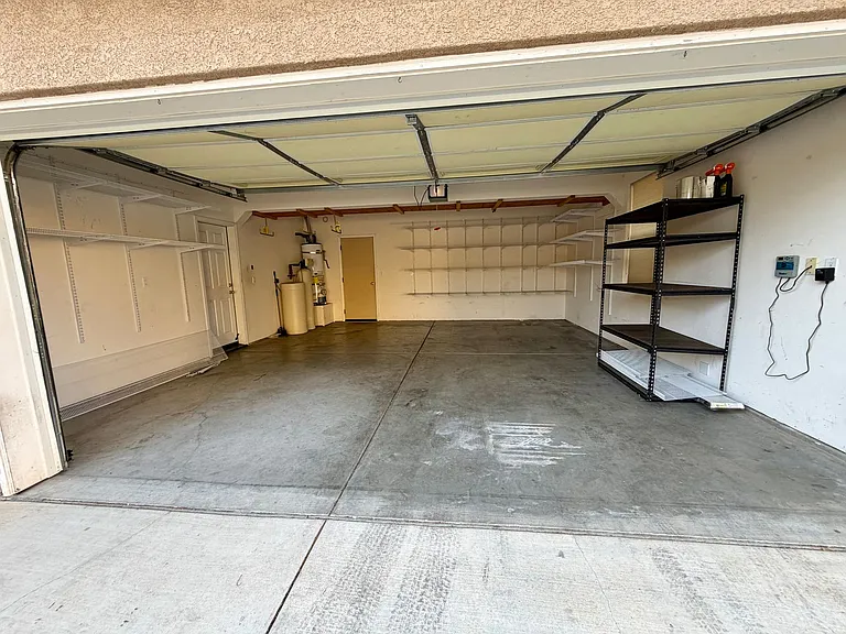 904 Larable Ct — Photo 30