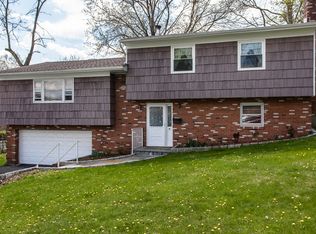 2 Appletree Ln, Scarsdale, NY 10583